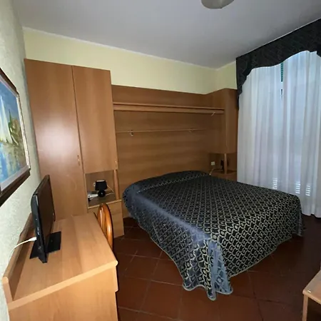 Degli Aranci 3*