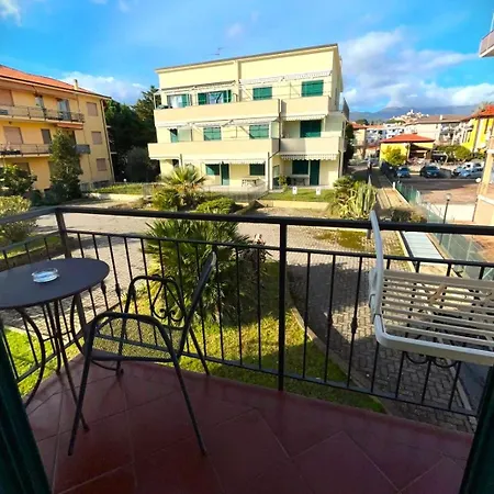 Degli Aranci 3* دْيانو مارينا