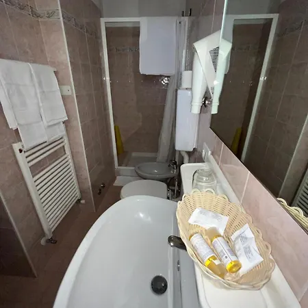 Degli Aranci دْيانو مارينا