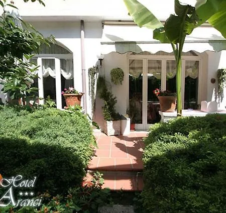 Degli Aranci فندق دْيانو مارينا